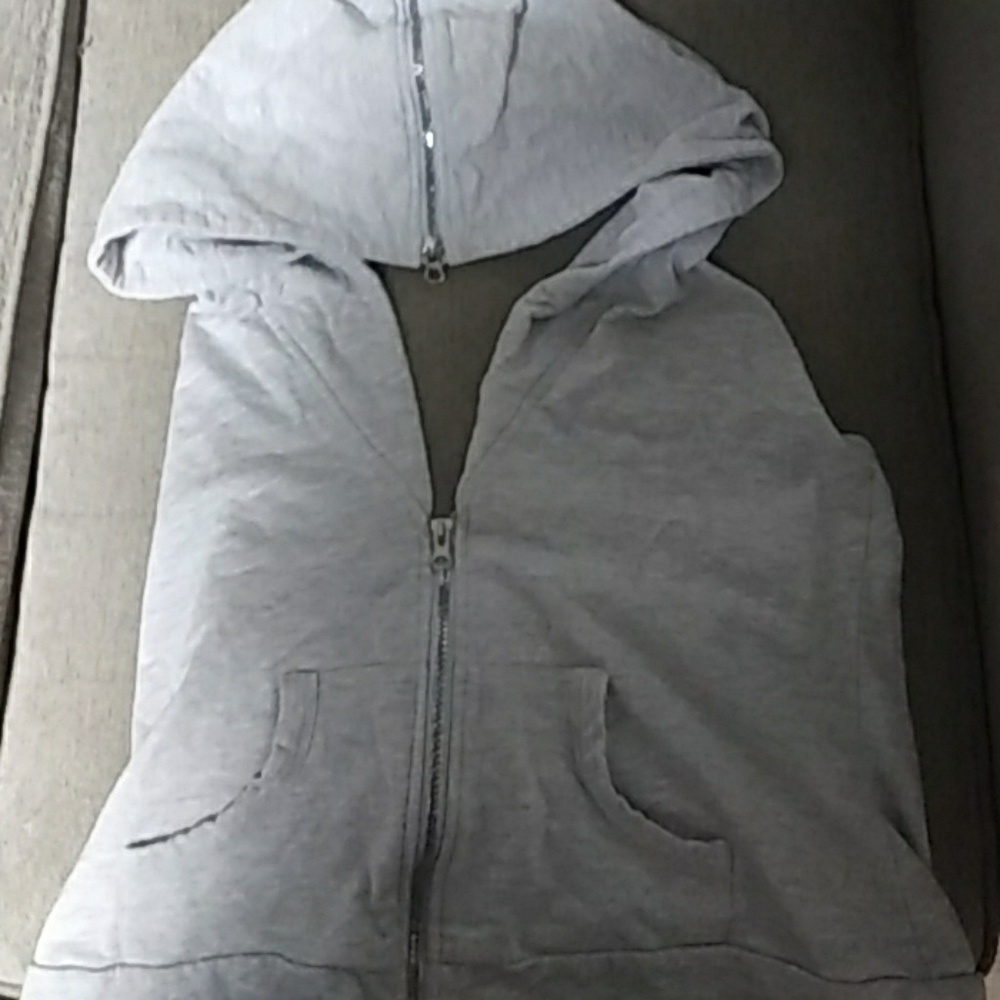 Grey vest with opal color zipper